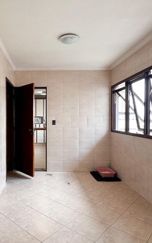 Casa à venda com 350m², 4 quartos e 4 vagas Casa à venda com 350m², 4 quartos e 4 vagasÁrea de Serviço