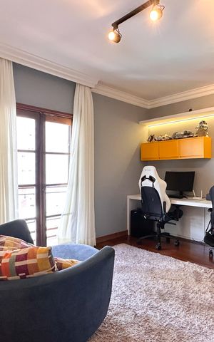 Casa à venda com 350m², 4 quartos e 4 vagas Casa à venda com 350m², 4 quartos e 4 vagasQuarto