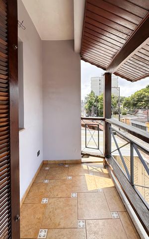 Casa à venda com 350m², 4 quartos e 4 vagas Casa à venda com 350m², 4 quartos e 4 vagasVaranda Suíte 2