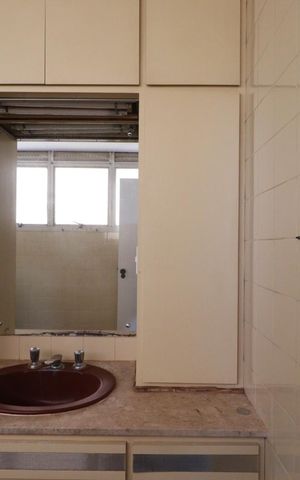 Apartamento para alugar com 450m², 5 quartos e 2 vagas Apartamento para alugar com 450m², 5 quartos e 2 vagasBanheiro da Suíte 4