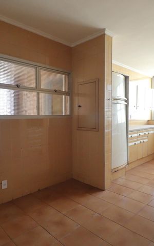 Apartamento para alugar com 450m², 5 quartos e 2 vagas Apartamento para alugar com 450m², 5 quartos e 2 vagasCozinha