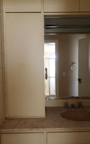 Apartamento para alugar com 450m², 5 quartos e 2 vagas Apartamento para alugar com 450m², 5 quartos e 2 vagasBanheiro da Suíte 1 e 2