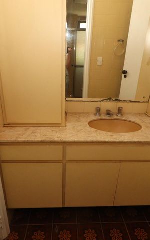 Apartamento para alugar com 450m², 5 quartos e 2 vagas Apartamento para alugar com 450m², 5 quartos e 2 vagasBanheiro da Suíte 1 e 2