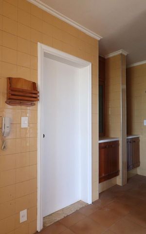 Apartamento para alugar com 450m², 5 quartos e 2 vagas Apartamento para alugar com 450m², 5 quartos e 2 vagasCozinha
