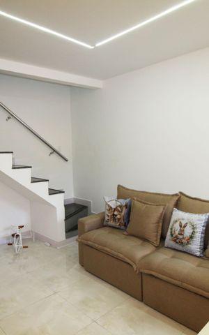 Casa à venda com 64m², 2 quartos e 2 vagasSala