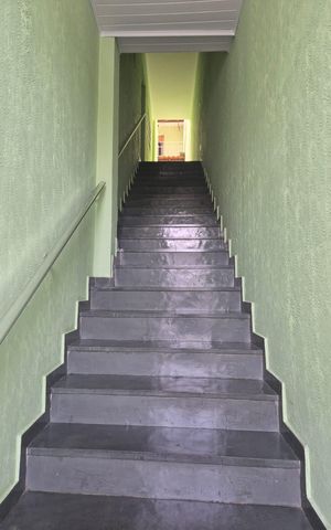 Casa à venda com 310m², 3 quartos e 6 vagasEscada
