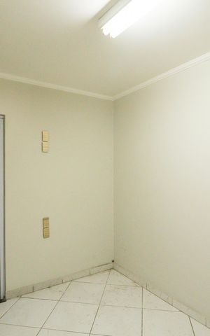 Casa à venda com 280m², 4 quartos e 2 vagas Casa à venda com 280m², 4 quartos e 2 vagasquarto e banheiro de serviço