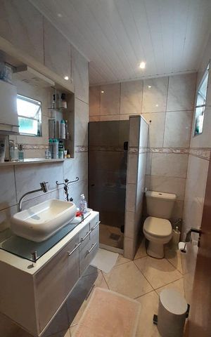 Casa à venda com 120m², 3 quartos e 1 vaga Casa à venda com 120m², 3 quartos e 1 vagaBanheiro