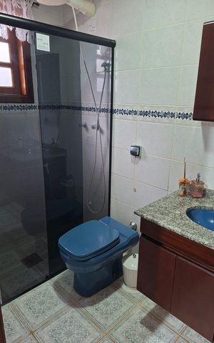 Casa de condomínio à venda com 230m², 4 quartos e 4 vagas Casa de condomínio à venda com 230m², 4 quartos e 4 vagasBanheiro