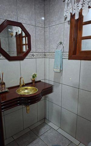 Casa de condomínio à venda com 230m², 4 quartos e 4 vagas Casa de condomínio à venda com 230m², 4 quartos e 4 vagasBanheiro
