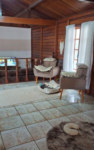 Casa de condomínio à venda com 230m², 4 quartos e 4 vagas Casa de condomínio à venda com 230m², 4 quartos e 4 vagasSala