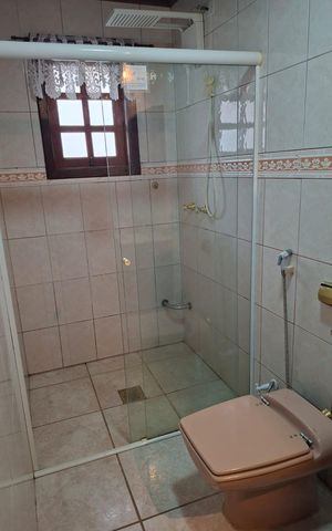 Casa de condomínio à venda com 230m², 4 quartos e 4 vagas Casa de condomínio à venda com 230m², 4 quartos e 4 vagasBanheiro