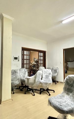 Casa à venda com 160m², 3 quartos e 3 vagas Casa à venda com 160m², 3 quartos e 3 vagasSalão