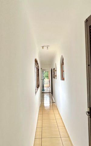 Casa à venda com 160m², 3 quartos e 3 vagas Casa à venda com 160m², 3 quartos e 3 vagasCorredor