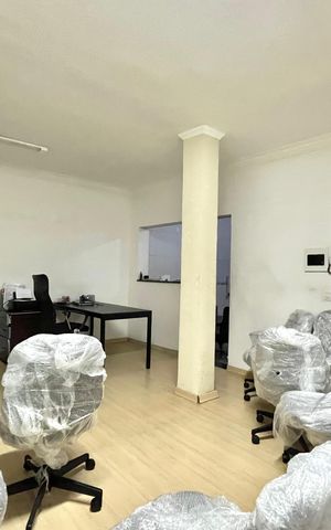 Casa à venda com 160m², 3 quartos e 3 vagas Casa à venda com 160m², 3 quartos e 3 vagasSala