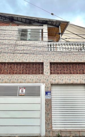 Casa à venda com 160m², 3 quartos e 3 vagas Casa à venda com 160m², 3 quartos e 3 vagasFachada