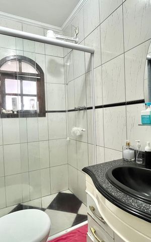 Casa à venda com 160m², 3 quartos e 3 vagas Casa à venda com 160m², 3 quartos e 3 vagasCloset da suíte 2