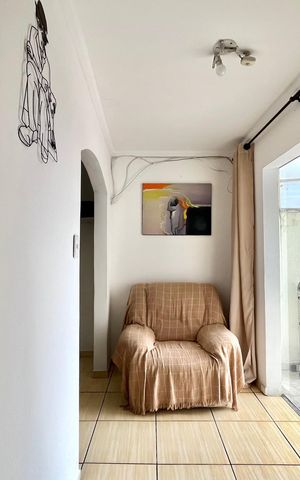Casa à venda com 160m², 3 quartos e 3 vagas Casa à venda com 160m², 3 quartos e 3 vagasSala