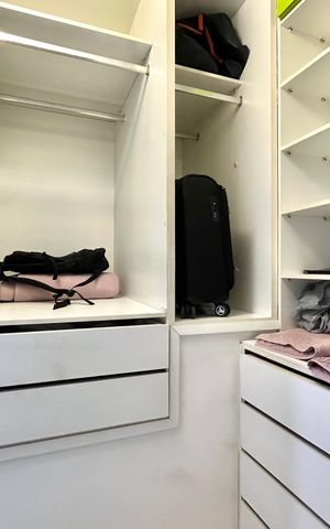Casa à venda com 160m², 3 quartos e 3 vagas Casa à venda com 160m², 3 quartos e 3 vagasCloset da suíte 1