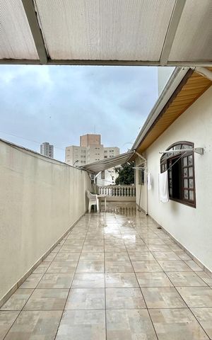 Casa à venda com 160m², 3 quartos e 3 vagas Casa à venda com 160m², 3 quartos e 3 vagasÁrea externa