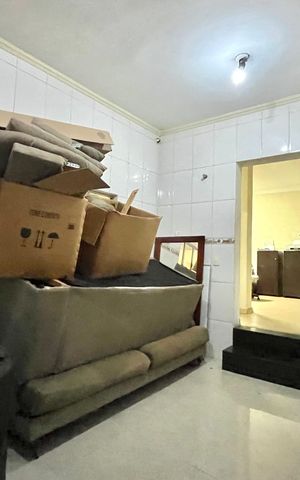 Casa à venda com 160m², 3 quartos e 3 vagas Casa à venda com 160m², 3 quartos e 3 vagasSalão