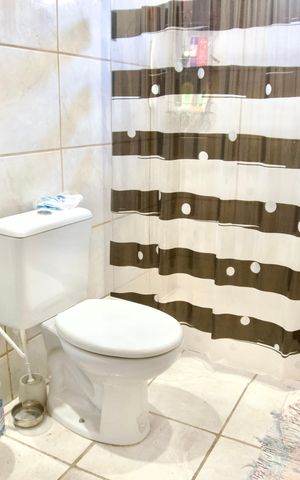 Casa à venda com 342m², 6 quartos e 3 vagas Casa à venda com 342m², 6 quartos e 3 vagasBanheiro (Casa 2)