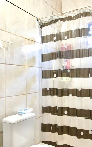 Casa à venda com 342m², 6 quartos e 3 vagas Casa à venda com 342m², 6 quartos e 3 vagasBanheiro (Casa 2)