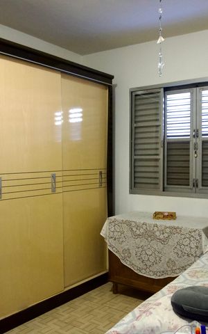 Casa à venda com 342m², 6 quartos e 3 vagas Casa à venda com 342m², 6 quartos e 3 vagasQuarto 2 (Casa 1)