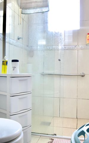 Casa à venda com 342m², 6 quartos e 3 vagas Casa à venda com 342m², 6 quartos e 3 vagasBanheiro Suíte 1 (Casa 1)