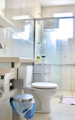 Casa à venda com 342m², 6 quartos e 3 vagas Casa à venda com 342m², 6 quartos e 3 vagasBanheiro Suíte 1 (Casa 1)