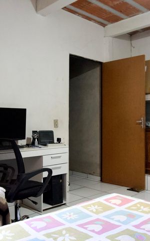 Casa à venda com 342m², 6 quartos e 3 vagas Casa à venda com 342m², 6 quartos e 3 vagasQuarto 2 (Casa 2)