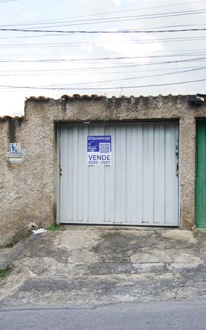 Casa à venda com 342m², 6 quartos e 3 vagas Casa à venda com 342m², 6 quartos e 3 vagasFachada