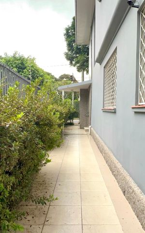 Casa à venda com 220m², 4 quartos e 2 vagas Casa à venda com 220m², 4 quartos e 2 vagasQuintal
