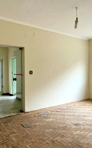 Casa à venda com 220m², 4 quartos e 2 vagas Casa à venda com 220m², 4 quartos e 2 vagasSala de Jantar