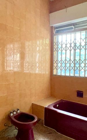 Casa à venda com 220m², 4 quartos e 2 vagas Casa à venda com 220m², 4 quartos e 2 vagasBanheiro