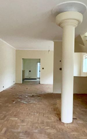 Casa à venda com 220m², 4 quartos e 2 vagas Casa à venda com 220m², 4 quartos e 2 vagasSala