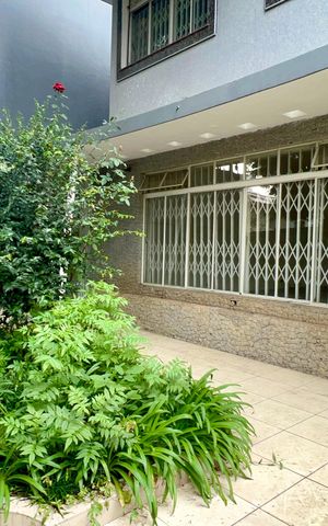 Casa à venda com 220m², 4 quartos e 2 vagas Casa à venda com 220m², 4 quartos e 2 vagasQuintal