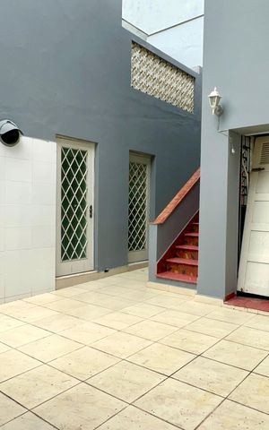 Casa à venda com 220m², 4 quartos e 2 vagas Casa à venda com 220m², 4 quartos e 2 vagasGaragem