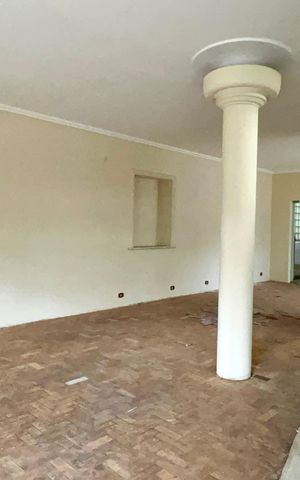 Casa à venda com 220m², 4 quartos e 2 vagas Casa à venda com 220m², 4 quartos e 2 vagasSala