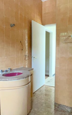Casa à venda com 220m², 4 quartos e 2 vagas Casa à venda com 220m², 4 quartos e 2 vagasBanheiro
