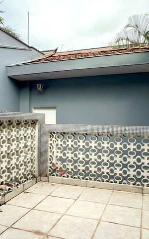 Casa à venda com 220m², 4 quartos e 2 vagas Casa à venda com 220m², 4 quartos e 2 vagasVaranda do Quarto