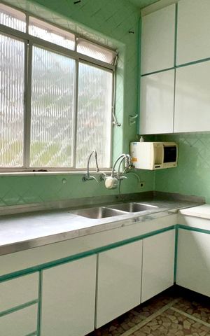 Casa à venda com 220m², 4 quartos e 2 vagas Casa à venda com 220m², 4 quartos e 2 vagasCozinha