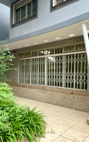 Casa à venda com 220m², 4 quartos e 2 vagas Casa à venda com 220m², 4 quartos e 2 vagasQuintal
