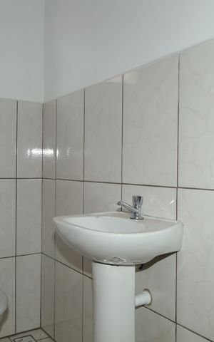 Casa à venda com 273m², 4 quartos e 2 vagasBanheiro 2