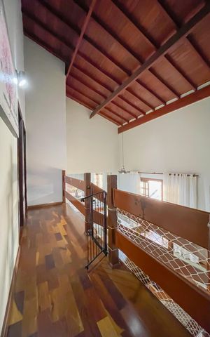 Casa à venda com 250m², 4 quartos e 6 vagas Casa à venda com 250m², 4 quartos e 6 vagasAcesso dos quartos