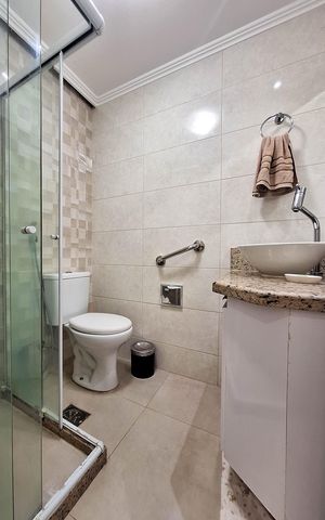 Apartamento à venda com 130m², 3 quartos e 2 vagas Apartamento à venda com 130m², 3 quartos e 2 vagasBanheiro Social