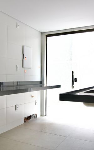Apartamento à venda com 94m², 3 quartos e 2 vagas Apartamento à venda com 94m², 3 quartos e 2 vagasCozinha e Área de Serviço