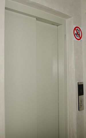 Apartamento à venda com 94m², 3 quartos e 2 vagas Apartamento à venda com 94m², 3 quartos e 2 vagasÁrea comum - Elevador