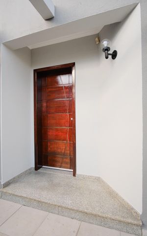 Casa à venda com 205m², 3 quartos e 4 vagasPorta de entrada