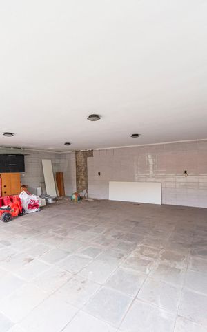 Casa à venda com 191m², 3 quartos e 5 vagas Casa à venda com 191m², 3 quartos e 5 vagasGaragem
